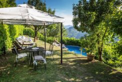 Giardino con piscina - Garden with swimming pool